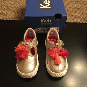 Keds Ships without box